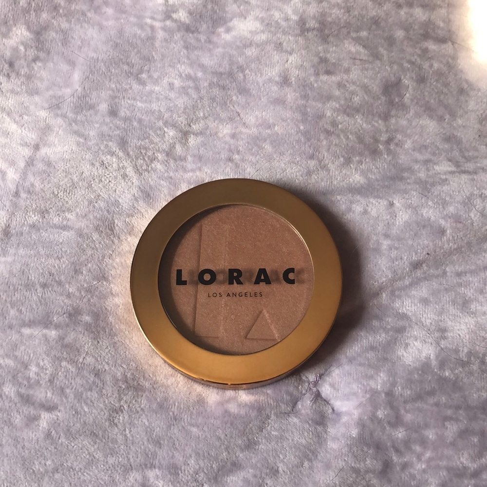 Lorac TANtalizer Buildable Bronzing Powder in Beach Betty. Full size 8.5g.